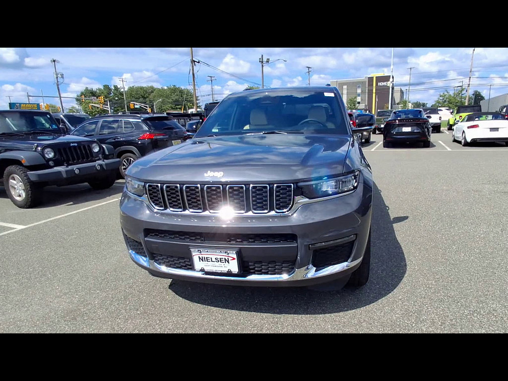 Used 2025 Jeep Grand Cherokee L Limited AWD/4WD image 3