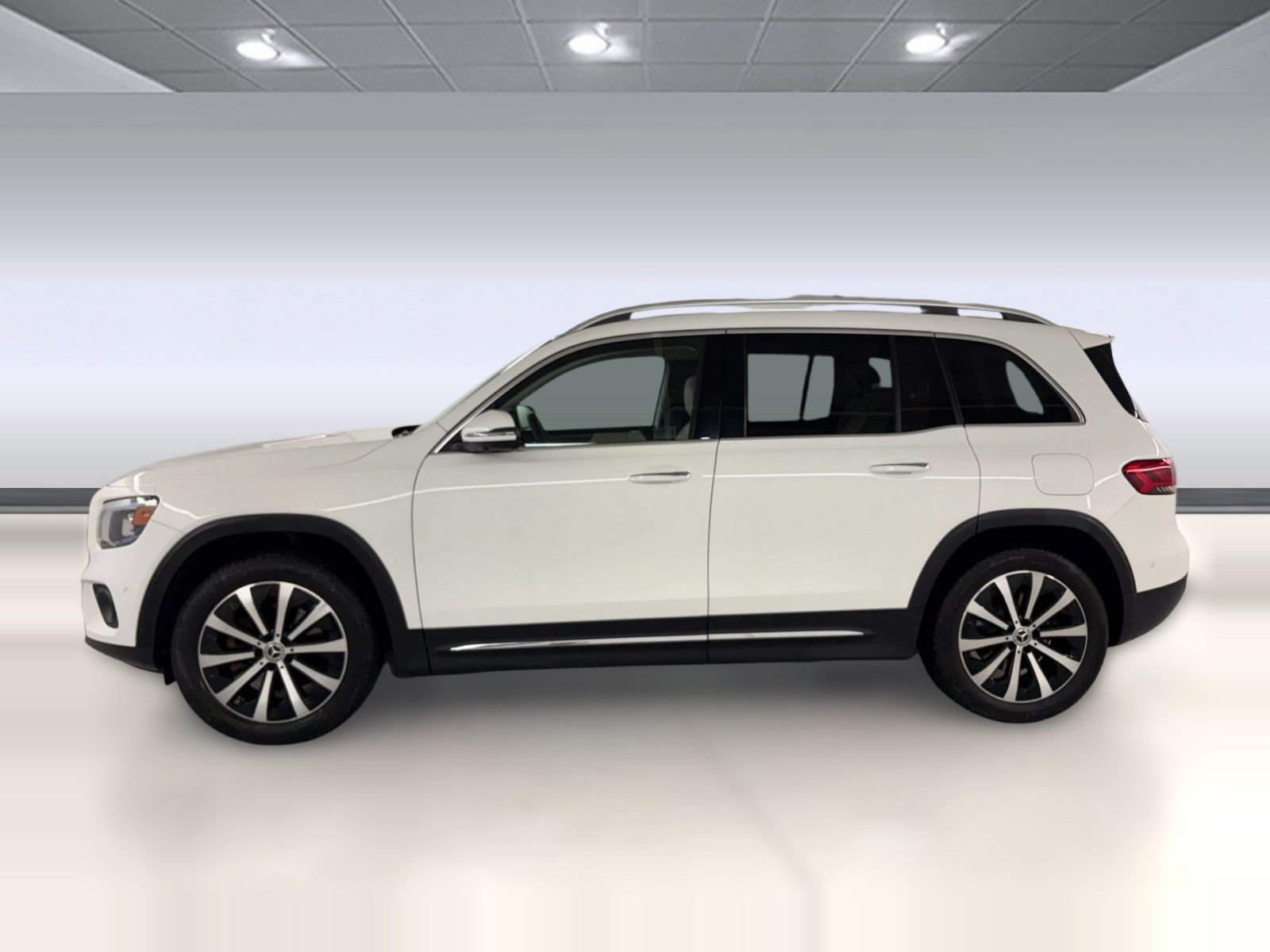 Used 2022 Mercedes-Benz GLB 250 image 2