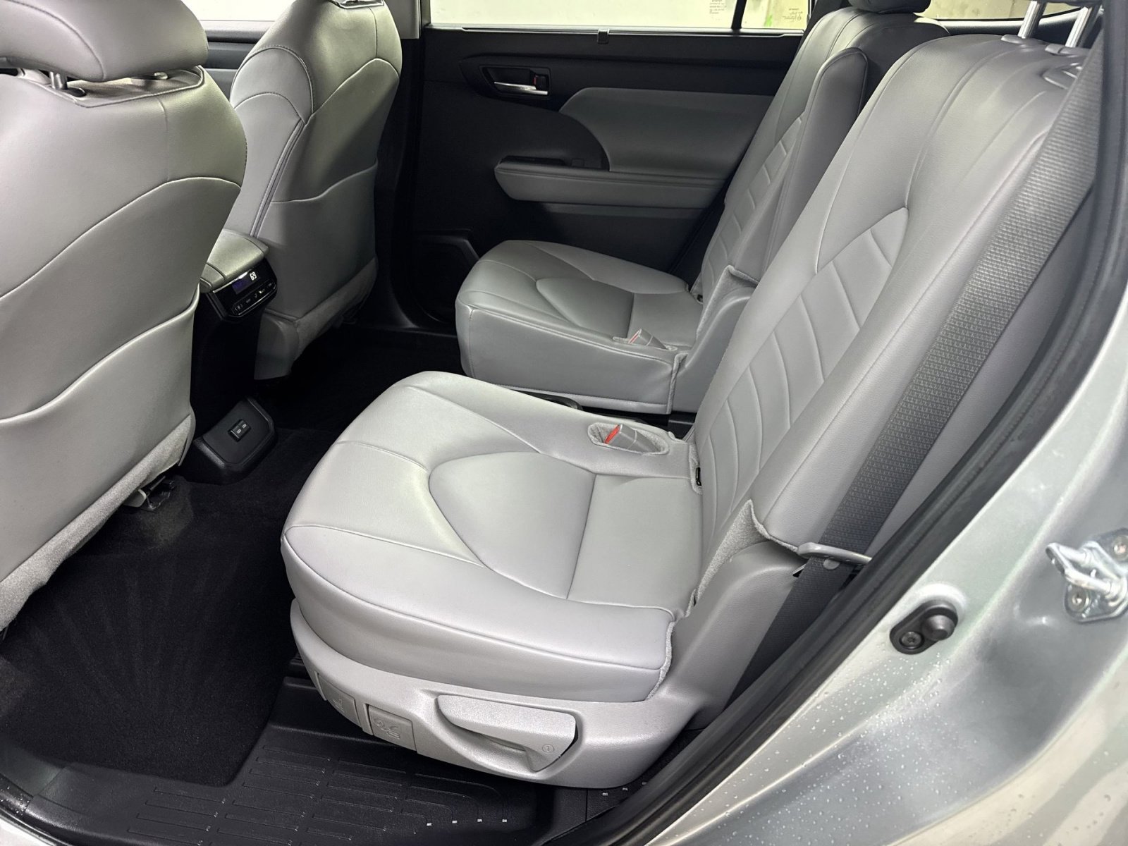 Used 2024 Toyota Highlander XLE image 29