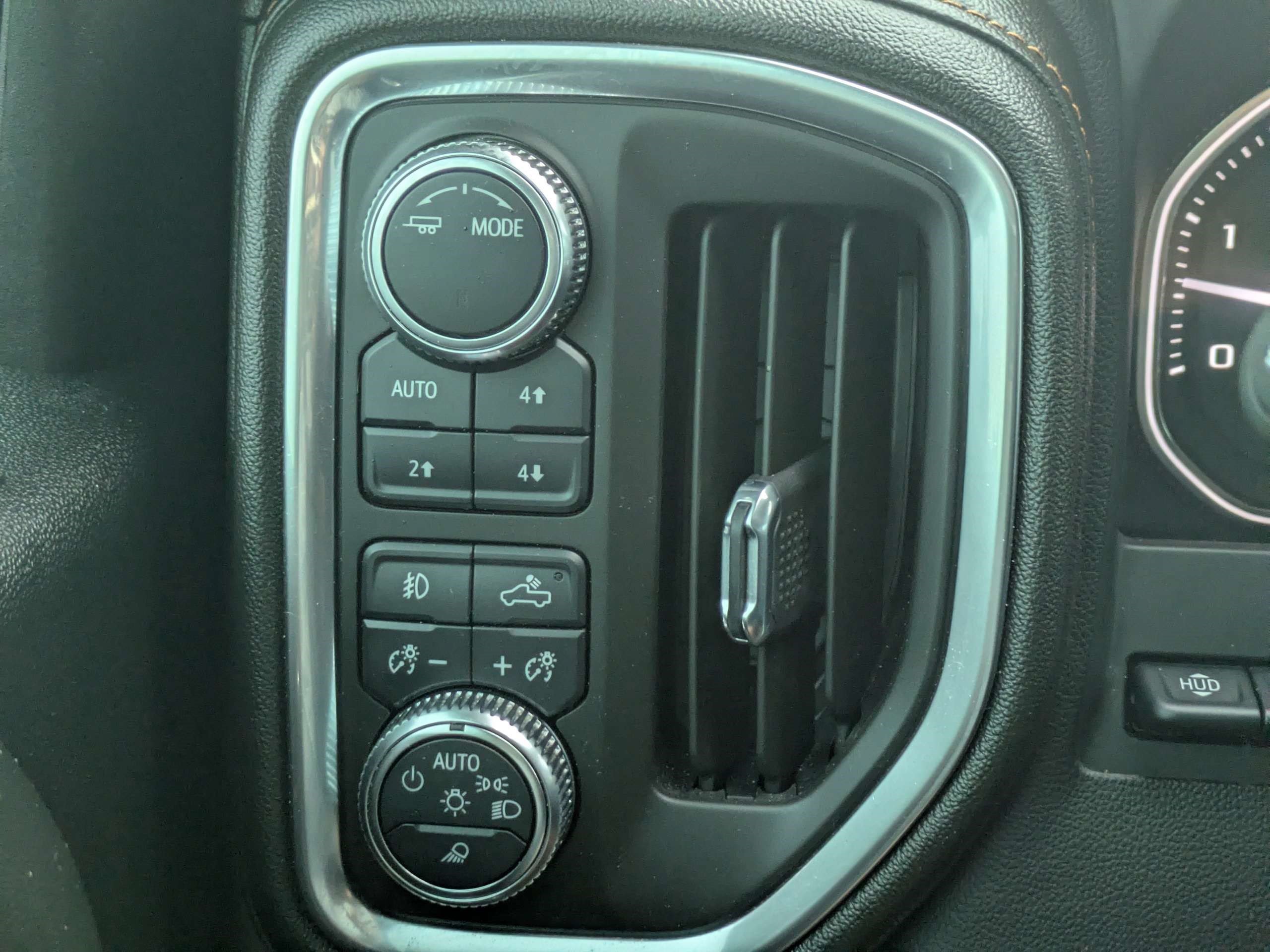 Used 2022 GMC Sierra 2500 AT4 w/ AT4 Premium Plus Package AWD/4WD image 24
