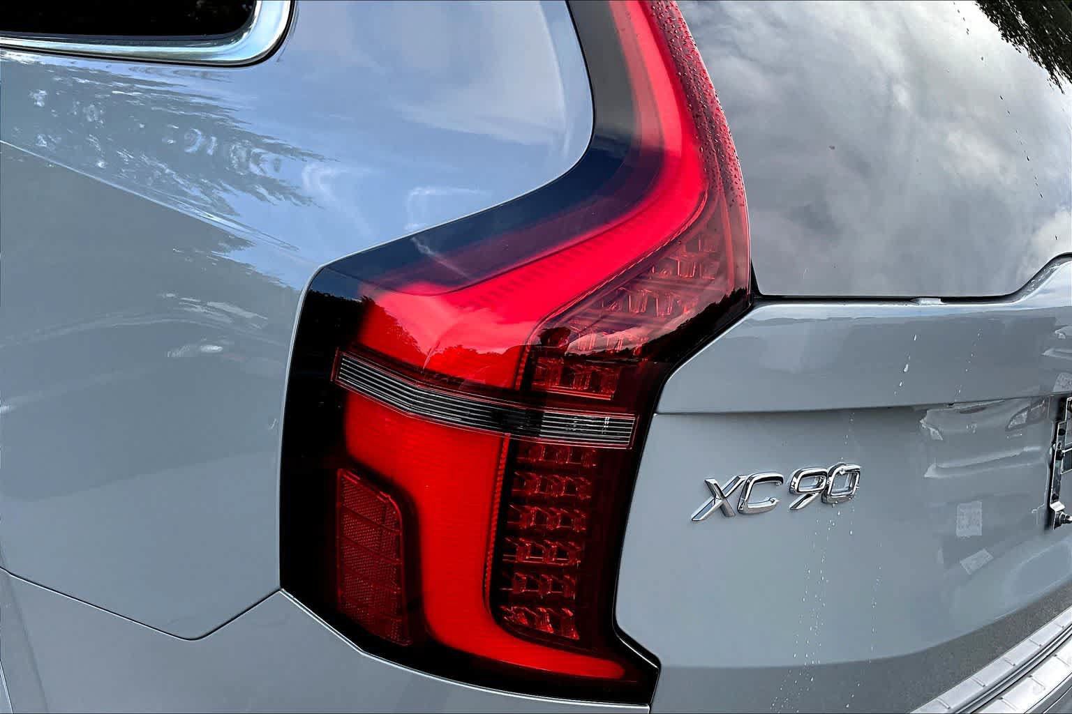 New 2026 Volvo XC90 B6 Plus w/ Protection Package Premier AWD/4WD image 5