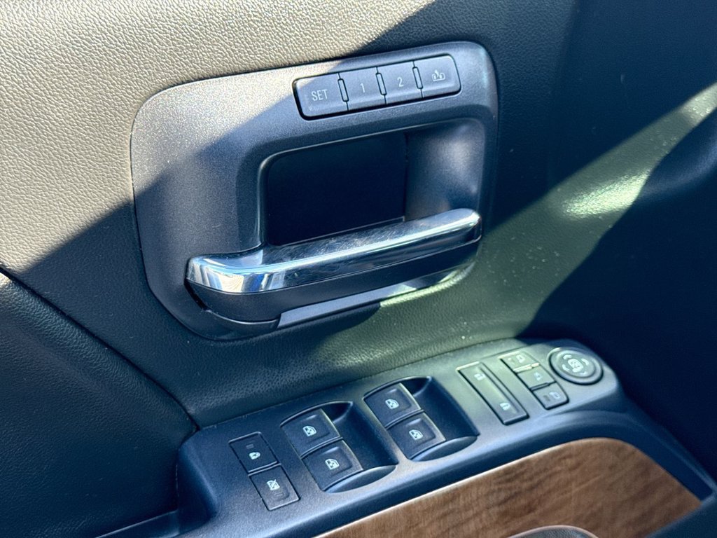 Used 2015 Chevrolet Silverado 1500 LTZ AWD/4WD image 12