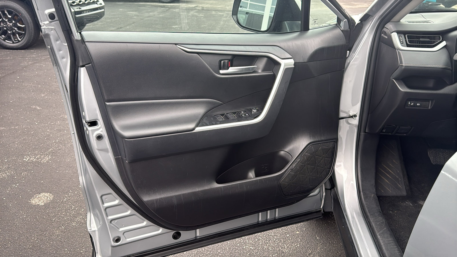 Certified 2025 Toyota RAV4 XLE AWD/4WD image 10