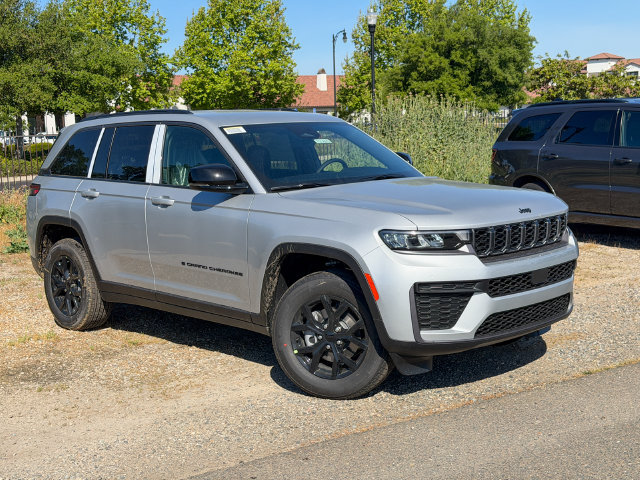 New 2026 Jeep Grand Cherokee Altitude AWD/4WD image 2