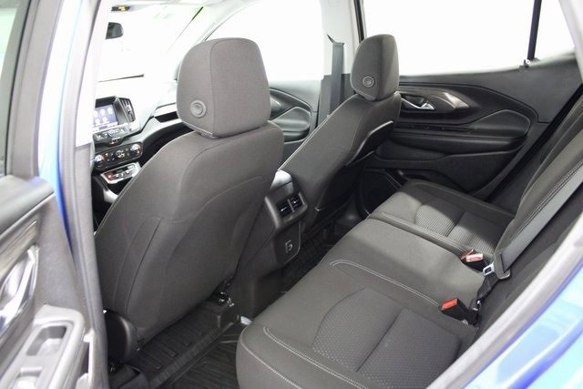 Used 2024 GMC Terrain SLE w/ Driver Convenience Package image 17