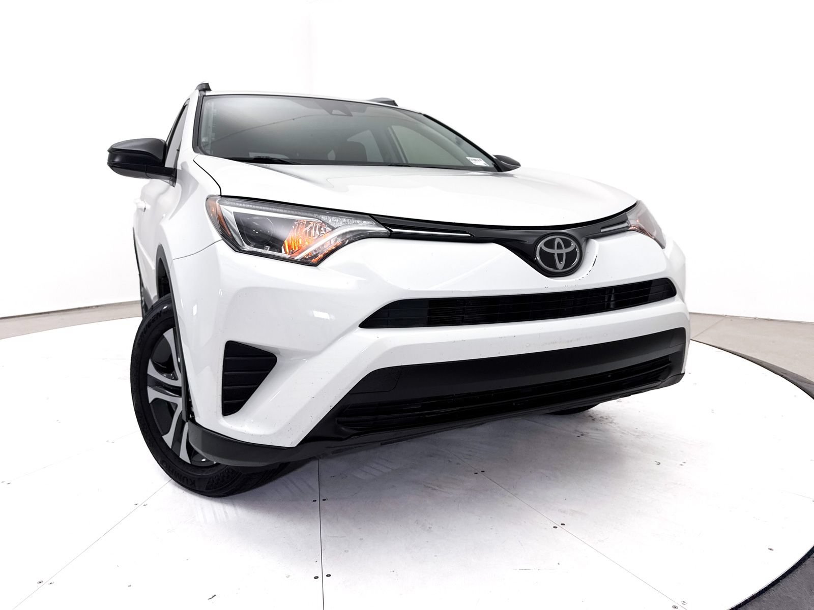 Used 2017 Toyota RAV4 LE FWD image 5