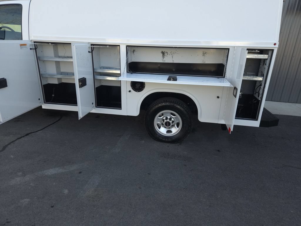 Used 2015 GMC Savana 3500 RWD image 4