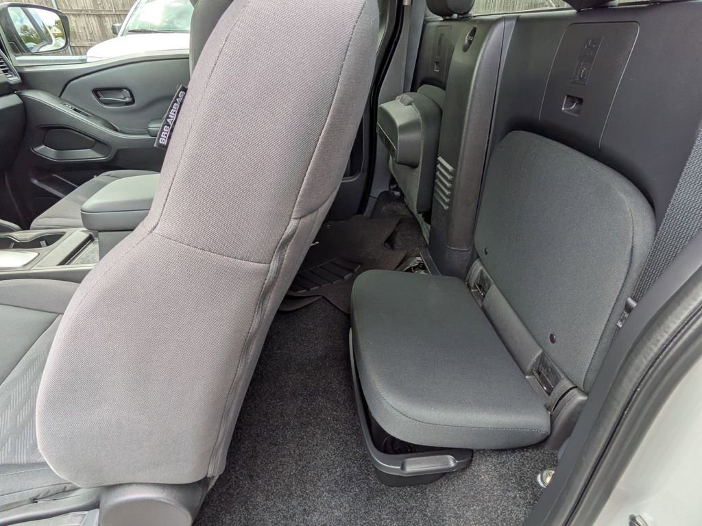 Used 2024 Nissan Frontier S w/ Technology Package RWD image 18