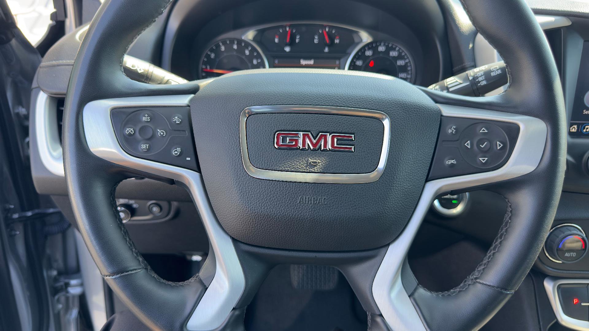 Used 2024 GMC Terrain SLT AWD/4WD image 15