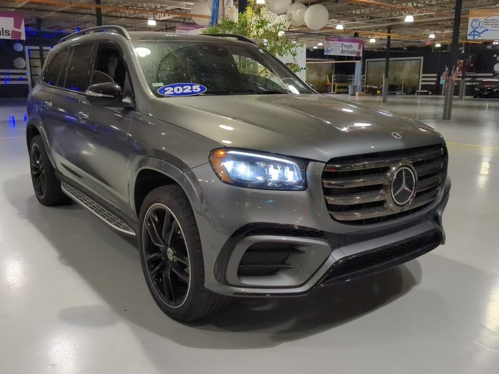 Used 2025 Mercedes-Benz GLS 580 4MATIC image 5