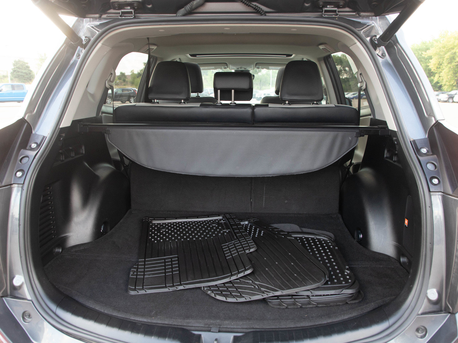 Used 2017 Toyota RAV4 Platinum FWD image 9