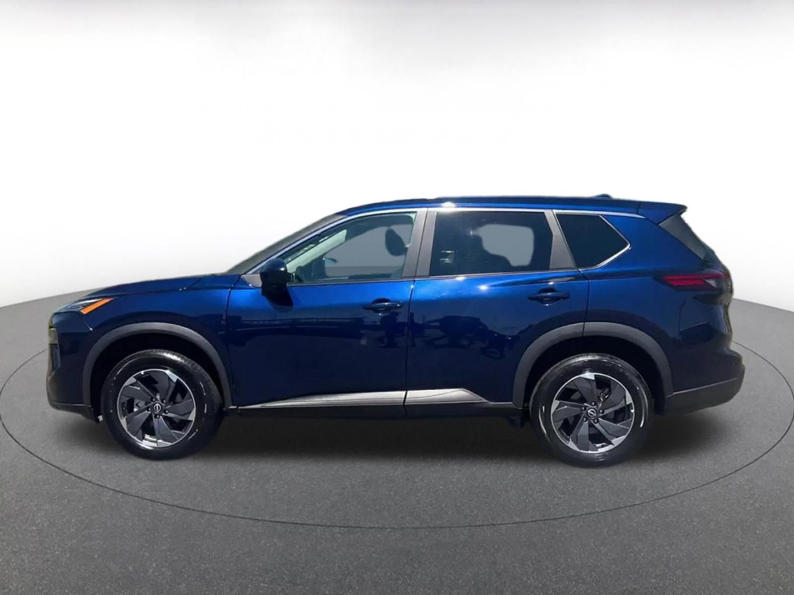 Used 2025 Nissan Rogue SV FWD image 9