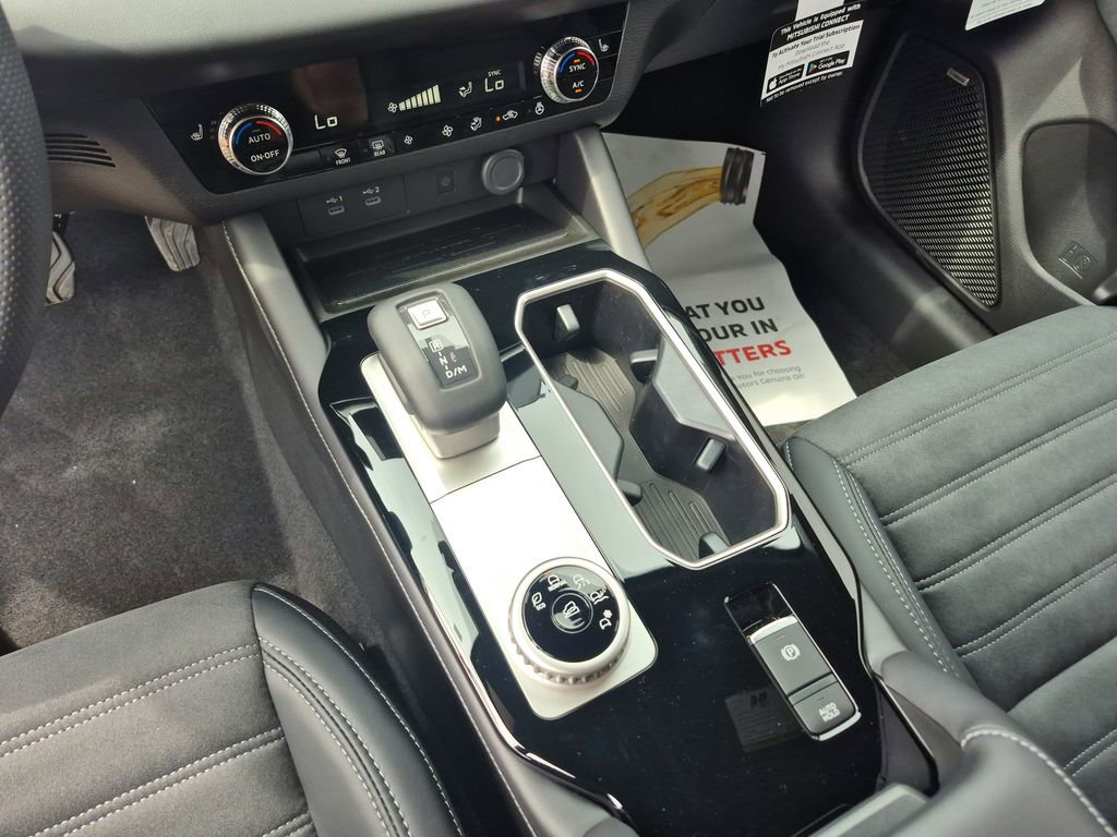 New 2026 Mitsubishi Outlander LE FWD image 15