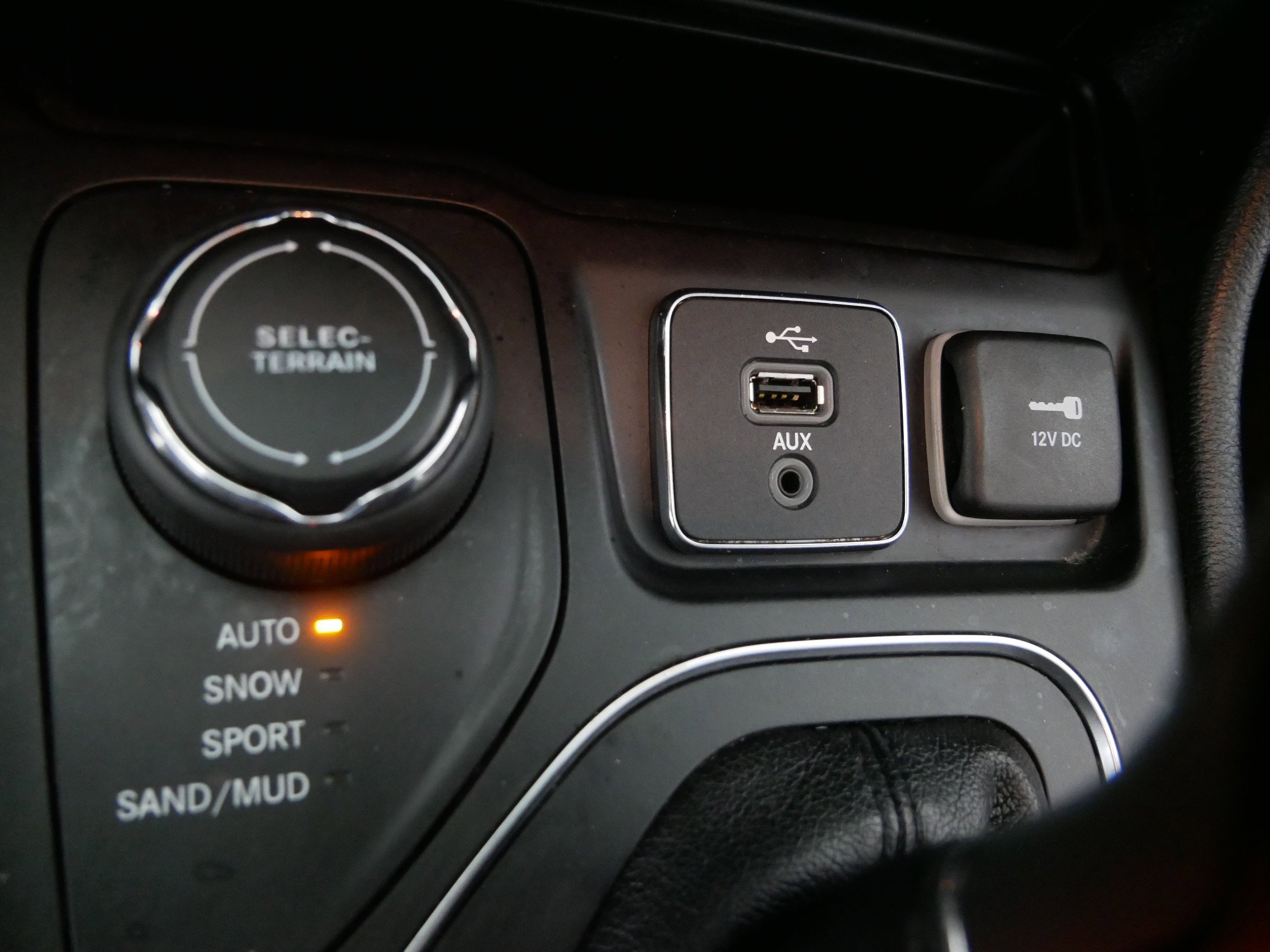 Used 2019 Jeep Cherokee Latitude Plus image 30