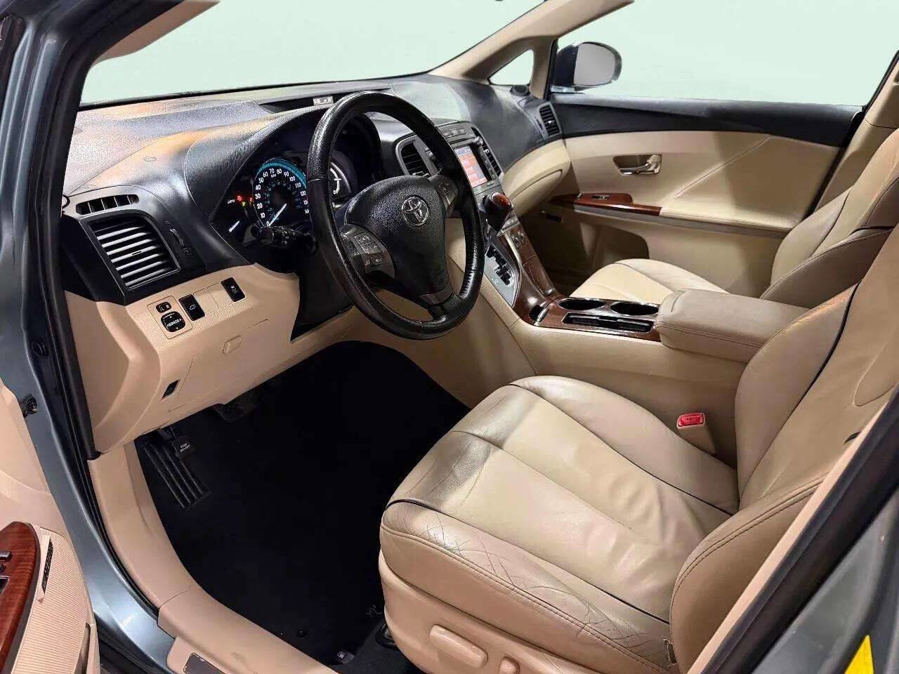 Used 2011 Toyota Venza AWD image 7