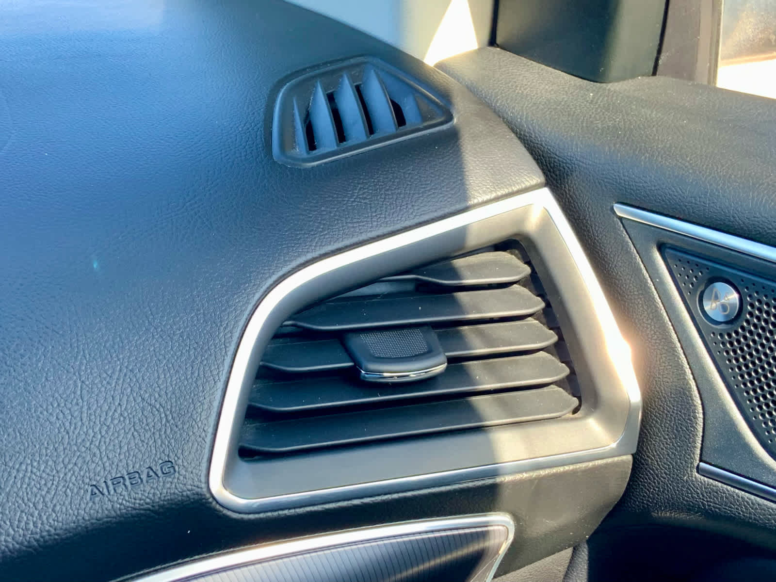 Used 2019 Ford Edge Titanium FWD image 45