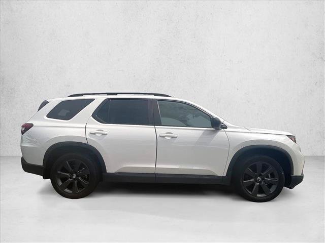 Used 2025 Honda Pilot Sport image 5