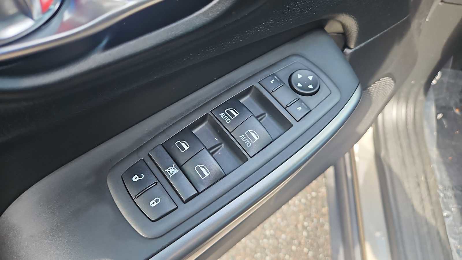 Used 2021 Jeep Cherokee Latitude Plus w/ Mopar Interior Package AWD/4WD image 15