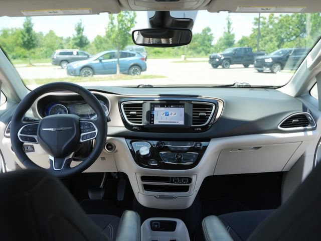 Used 2023 Chrysler Voyager LX FWD image 24
