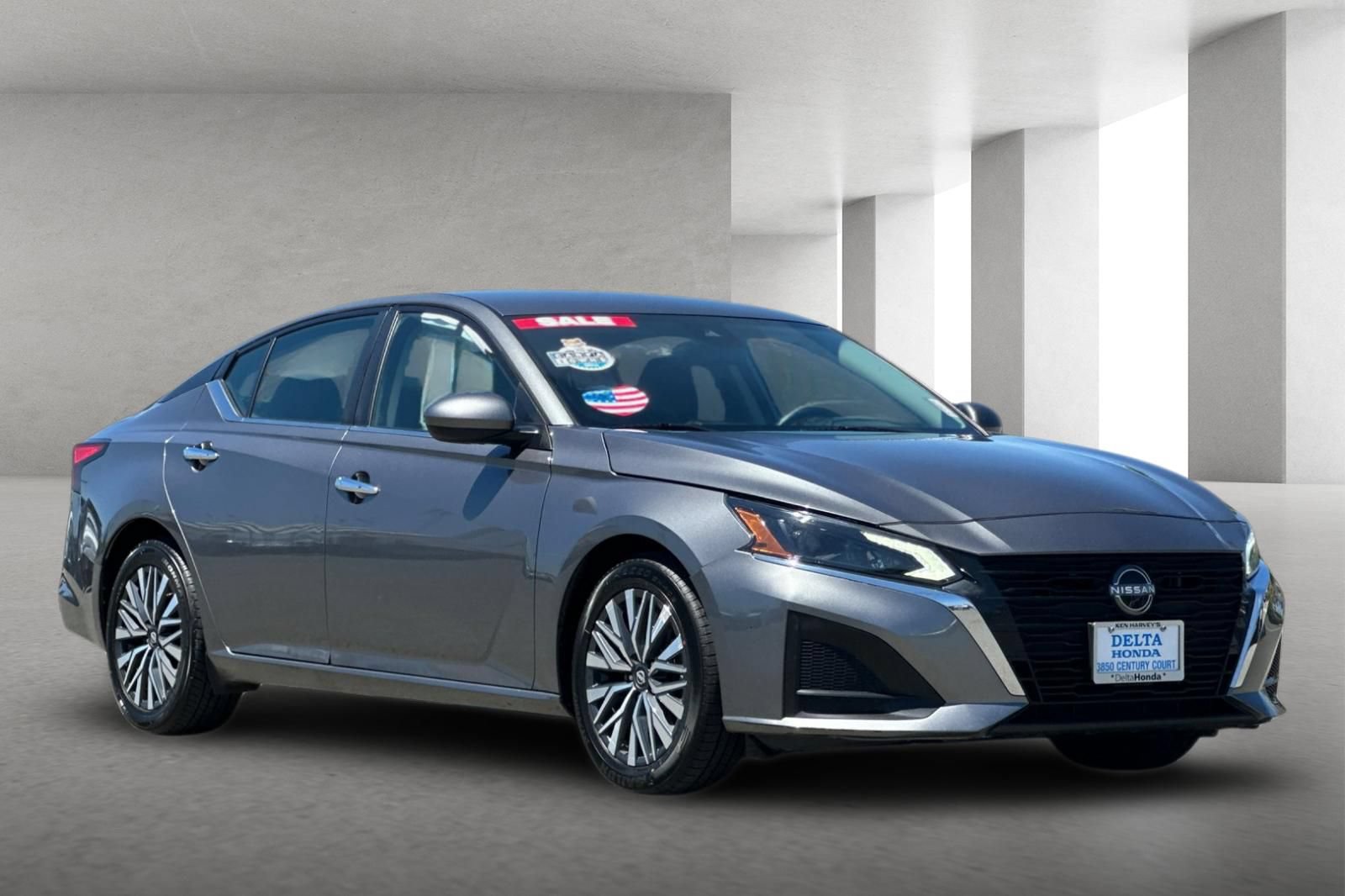 Used 2023 Nissan Altima 2.5 SV FWD image 2