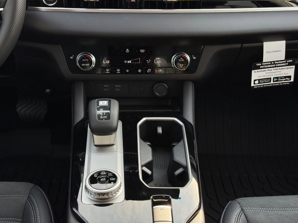 New 2026 Mitsubishi Outlander AWD image 23
