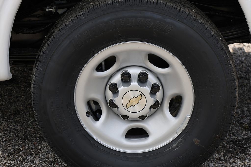 New 2026 Chevrolet Express 2500 w/ Driver Convenience Package RWD image 3