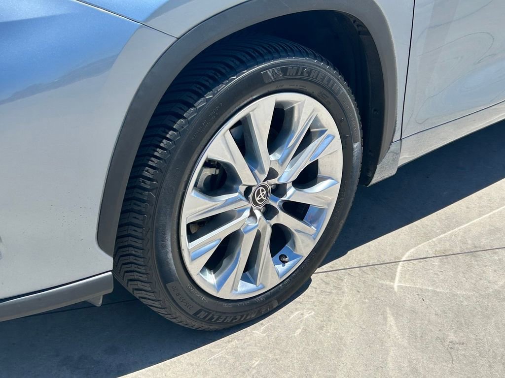 Used 2021 Toyota Highlander Limited FWD image 9