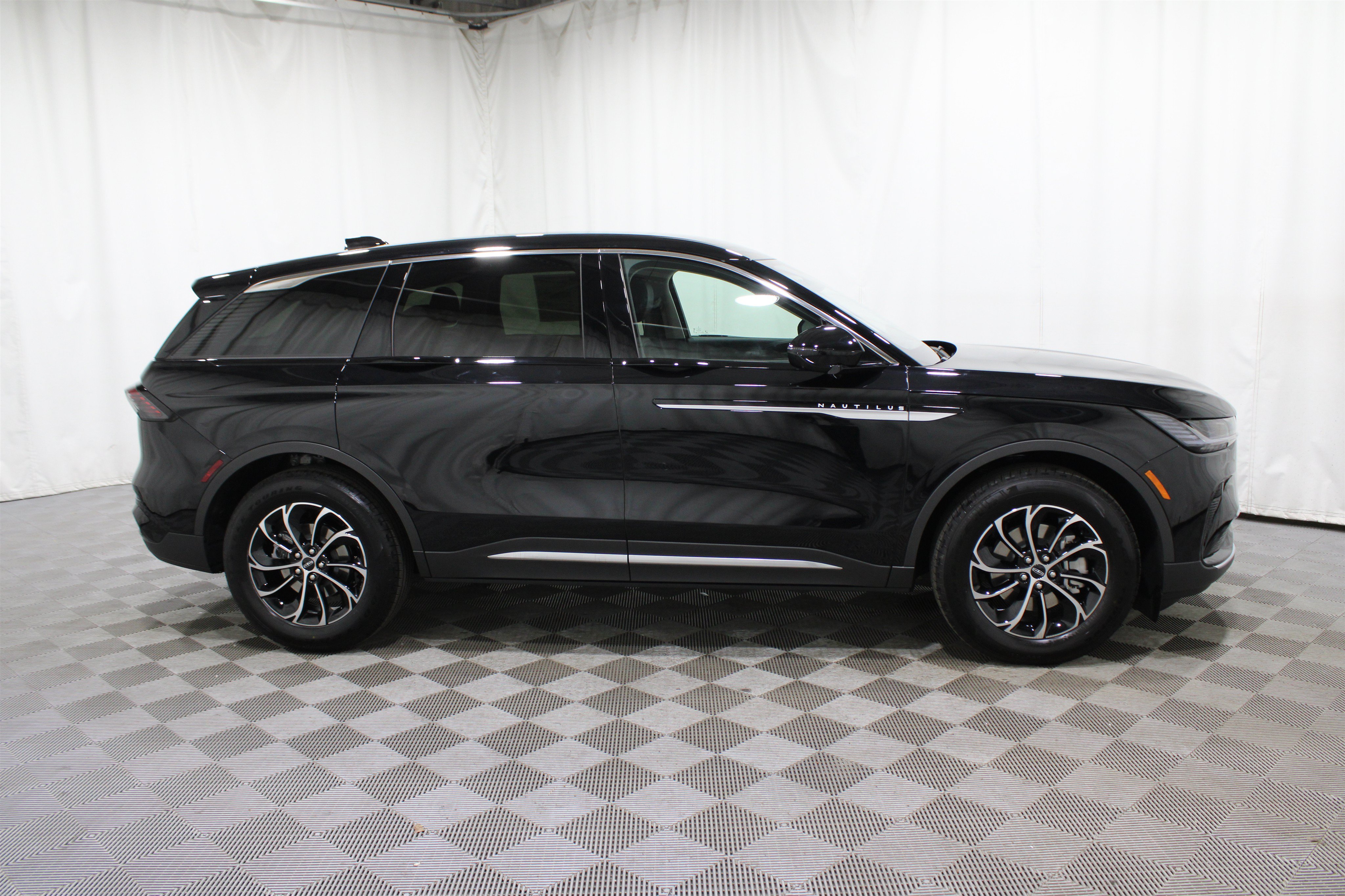 New 2026 Lincoln Nautilus Premier AWD/4WD image 30