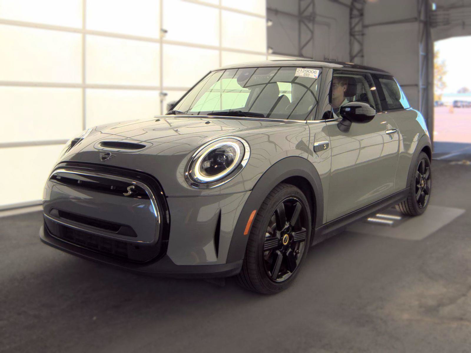 Used 2022 MINI Cooper SE FWD image 3