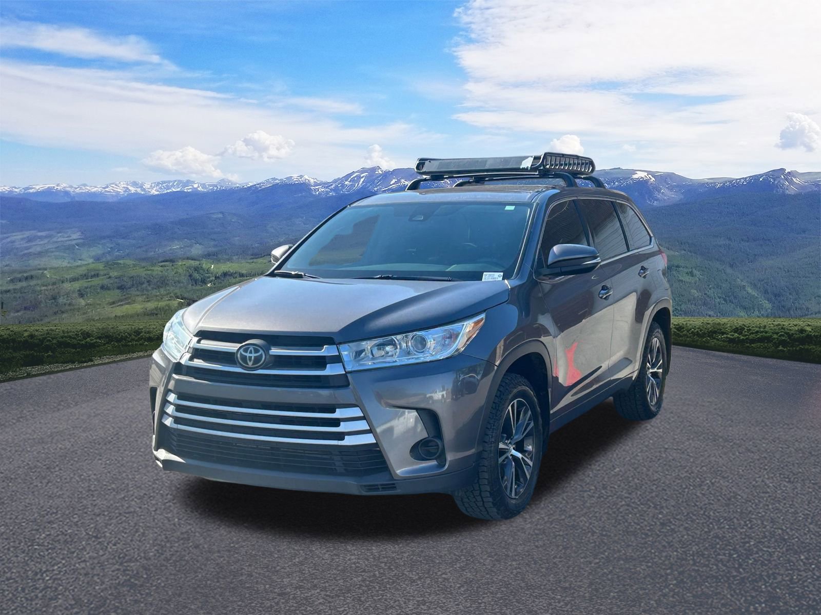Used 2018 Toyota Highlander LE AWD/4WD image 1