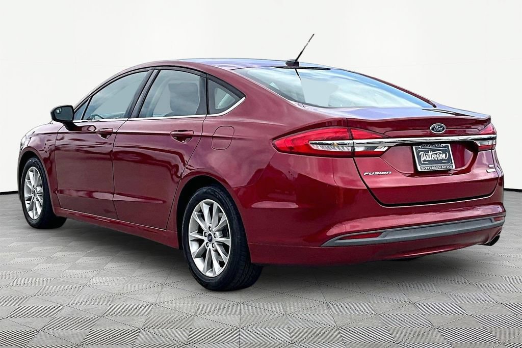 Used 2017 Ford Fusion SE w/ Fusion SE Technology Package FWD image 6