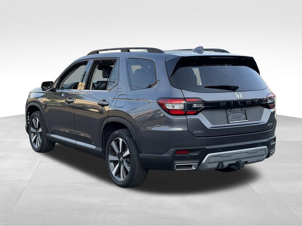 Used 2023 Honda Pilot Touring image 5