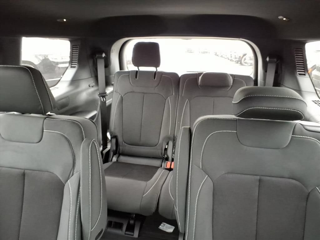 New 2025 Jeep Grand Cherokee L Laredo AWD/4WD image 12