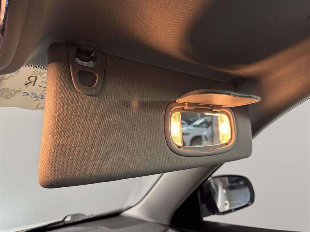 Used 2022 Jeep Cherokee Limited image 27