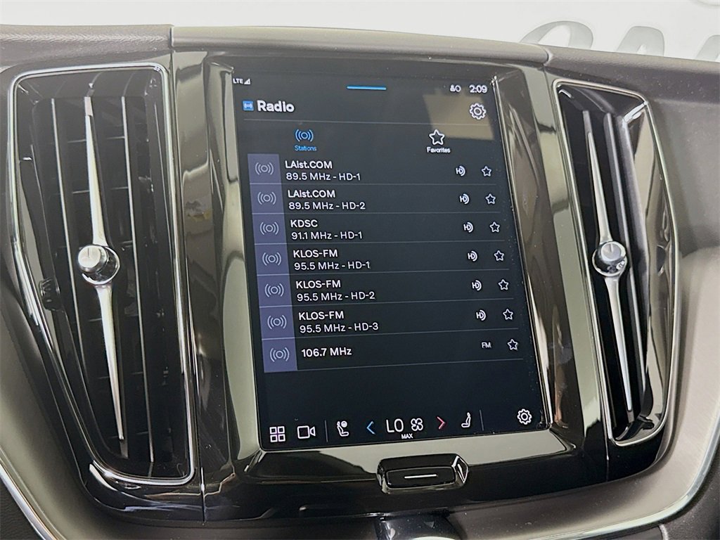 Used 2025 Volvo XC60 B5 Core w/ Protection Package Premier image 15