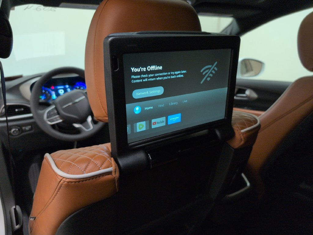 Used 2024 Chrysler Pacifica Pinnacle FWD image 43