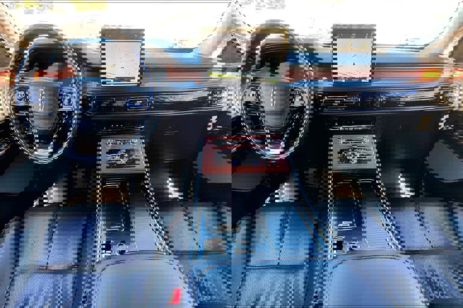 Used 2023 Lincoln Aviator Reserve w/ Equipment Group 201A image 15