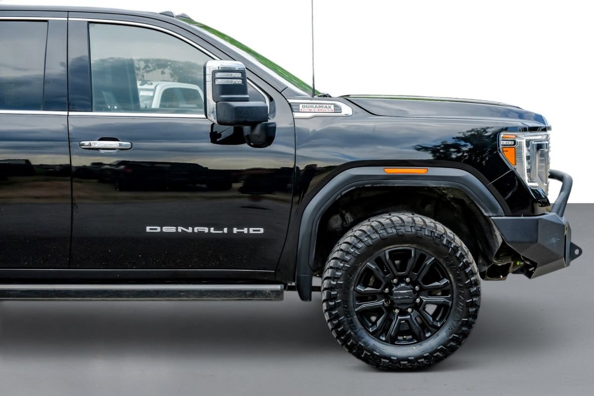 Used 2023 GMC Sierra 2500 Denali w/ Denali Black Diamond Edition AWD/4WD image 7