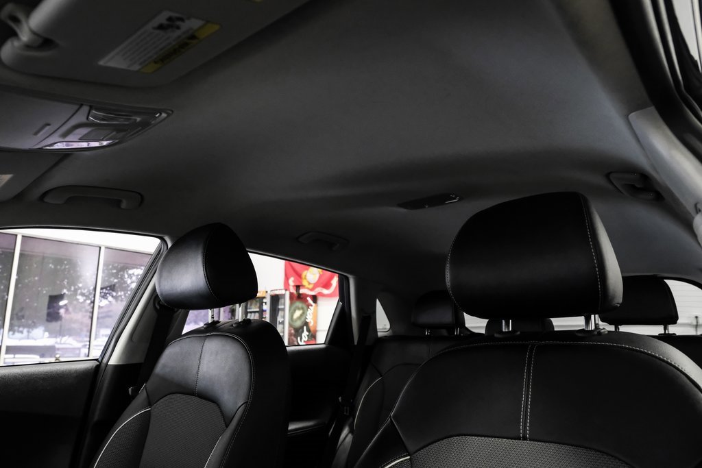 Used 2022 Kia Niro EX image 36