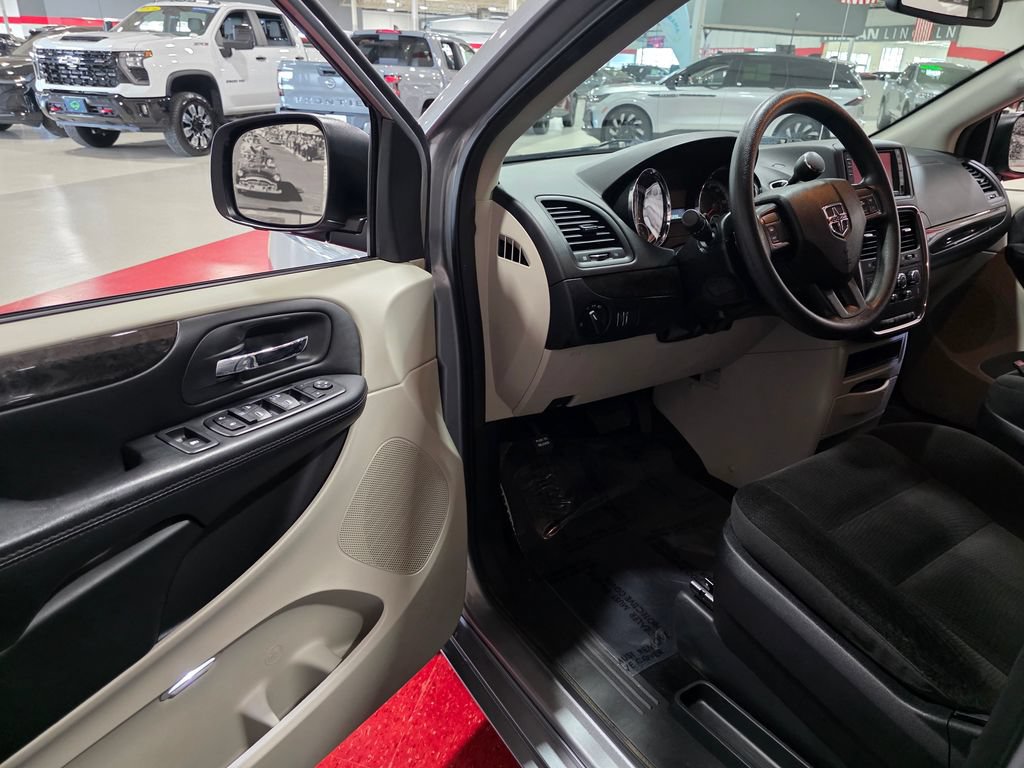 Used 2019 Dodge Grand Caravan SE FWD image 11