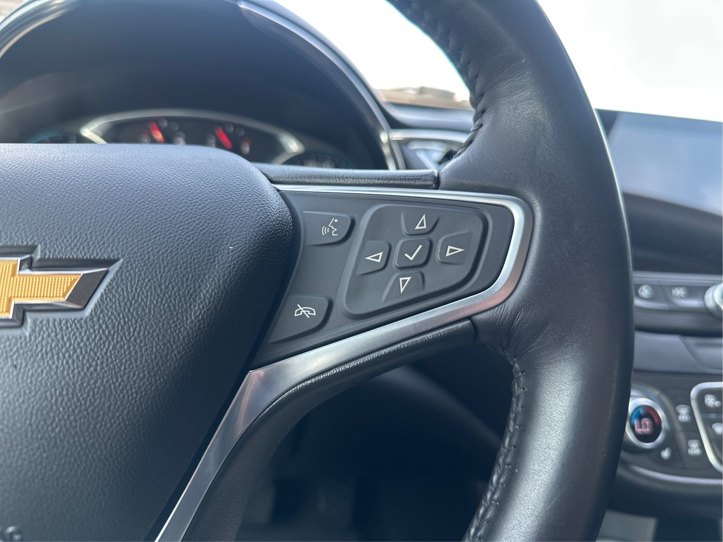 Used 2017 Chevrolet Malibu Premier w/ Premier Sun and Wheel Package FWD image 34
