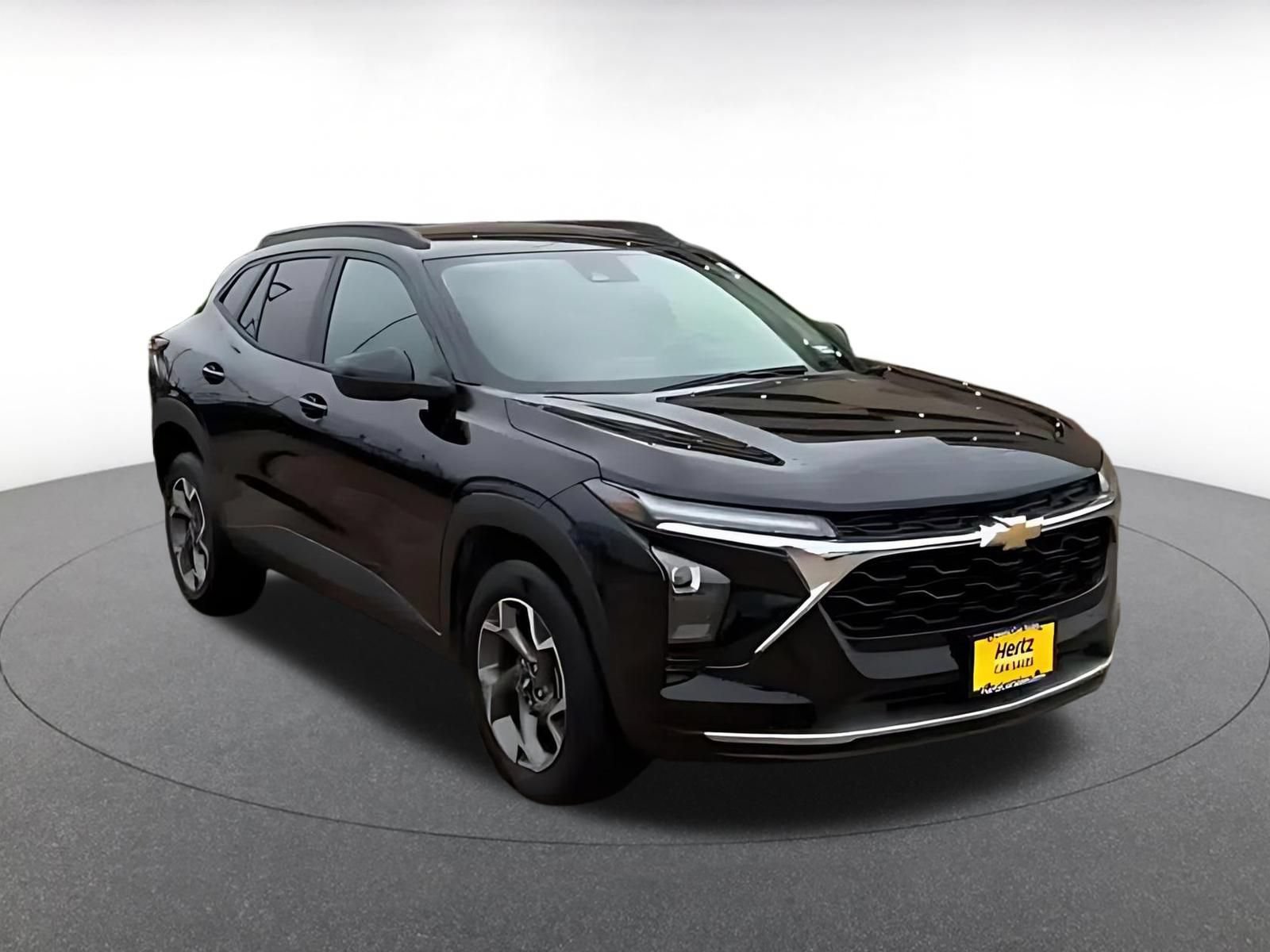Used 2025 Chevrolet Trax LT FWD image 3