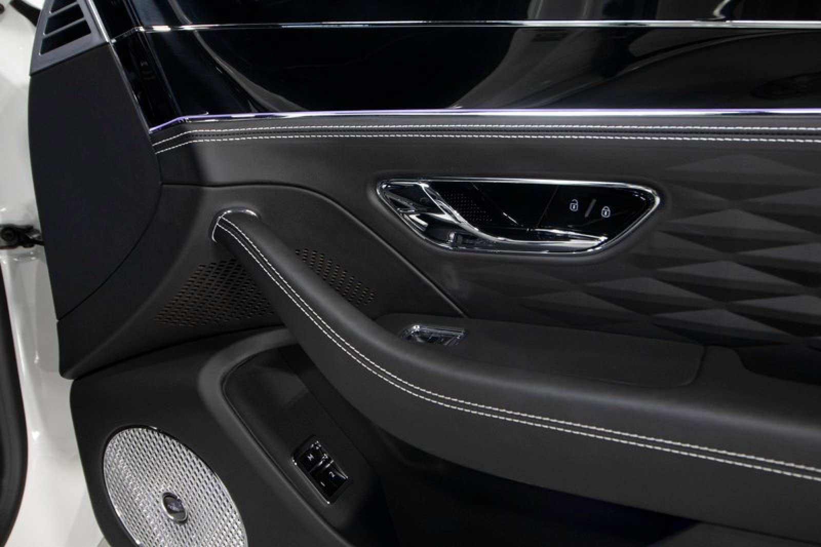 Used 2021 Bentley Flying Spur V8 image 50