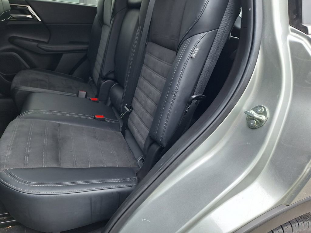 Used 2024 Mitsubishi Outlander SE Black Edition image 22