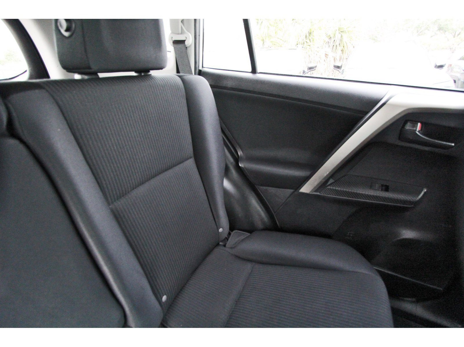 Used 2015 Toyota RAV4 LE FWD image 12