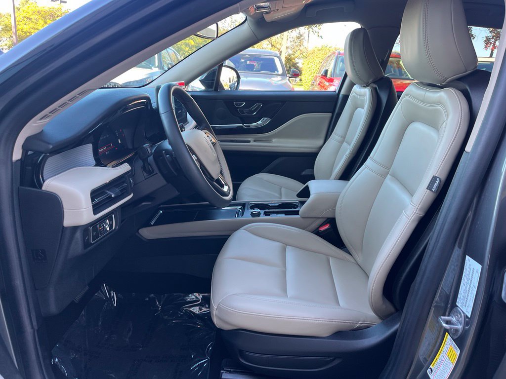 Used 2025 Lincoln Corsair AWD image 25