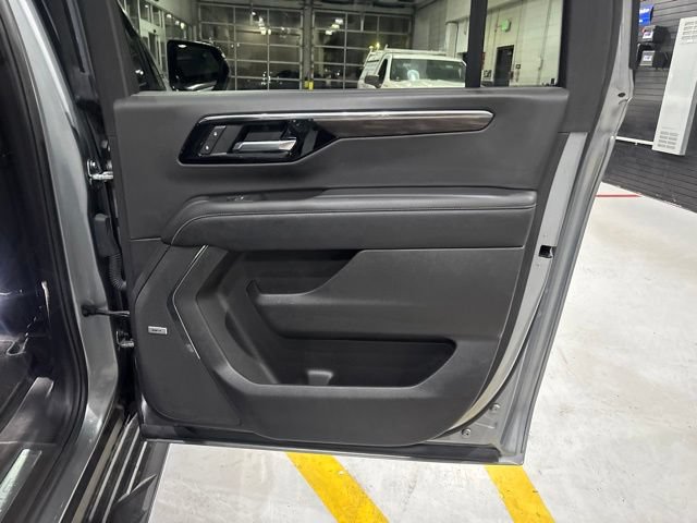 Used 2025 Chevrolet Suburban Premier AWD/4WD image 39