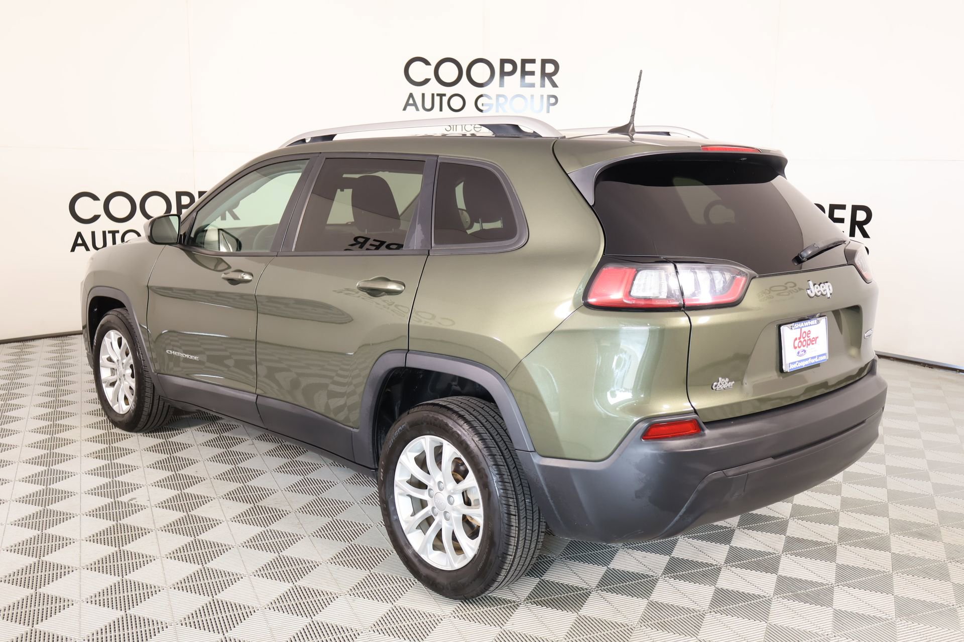 Used 2020 Jeep Cherokee Latitude FWD image 21