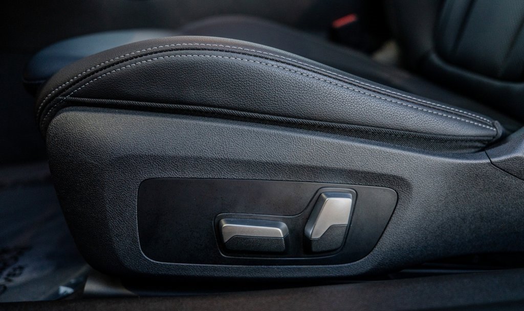 Used 2023 BMW 230i Coupe w/ M Sport Package image 17