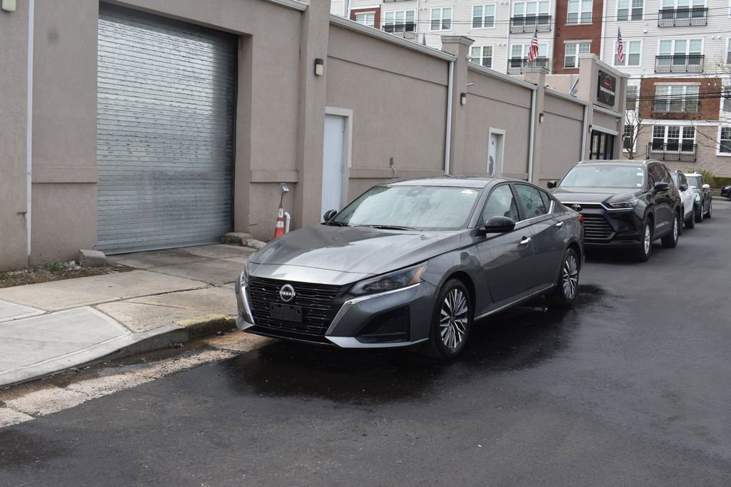 Used 2025 Nissan Altima 2.5 SV image 2